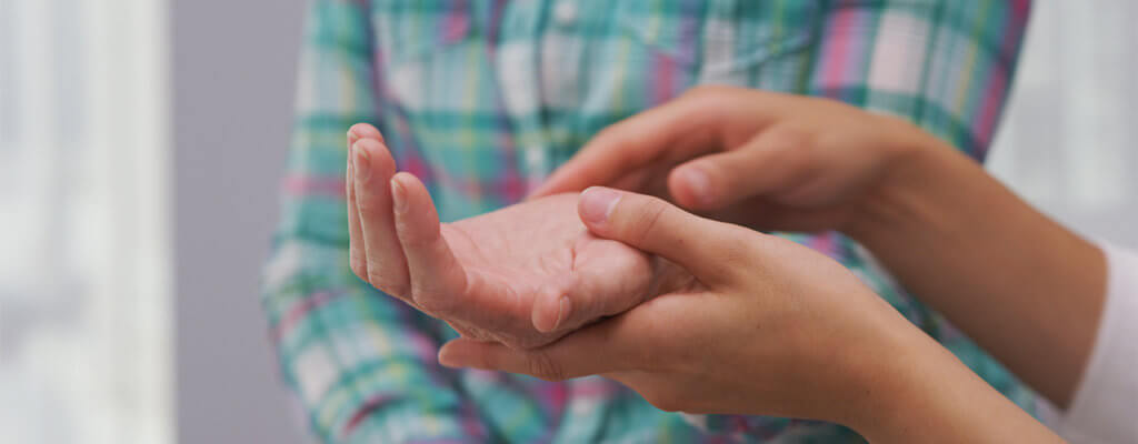 Manage your arthritis pain with physical therapy and manual therapy!